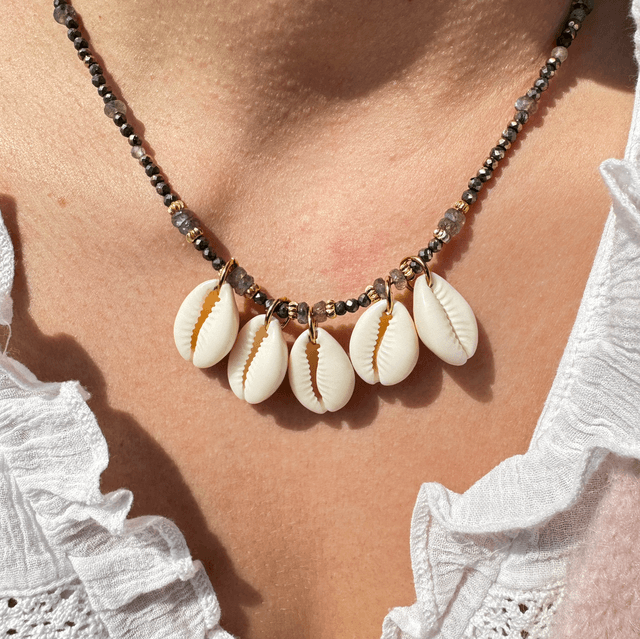 Collier coquillages cauri