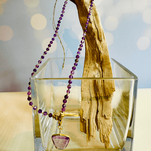 Collier Gravure Violette